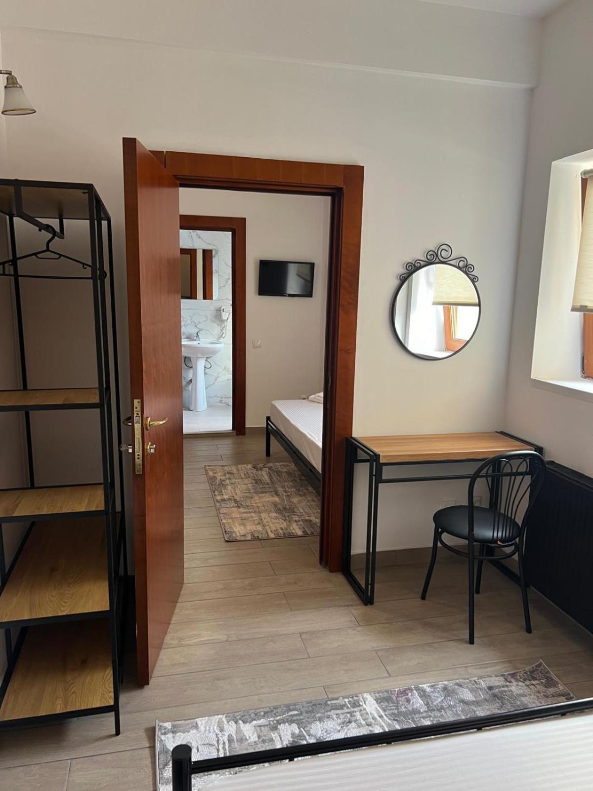 Hotel Reina Bükreş Dış mekan fotoğraf