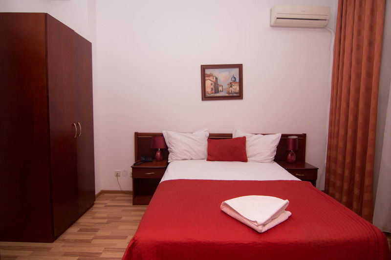 Hotel Reina Bükreş Dış mekan fotoğraf