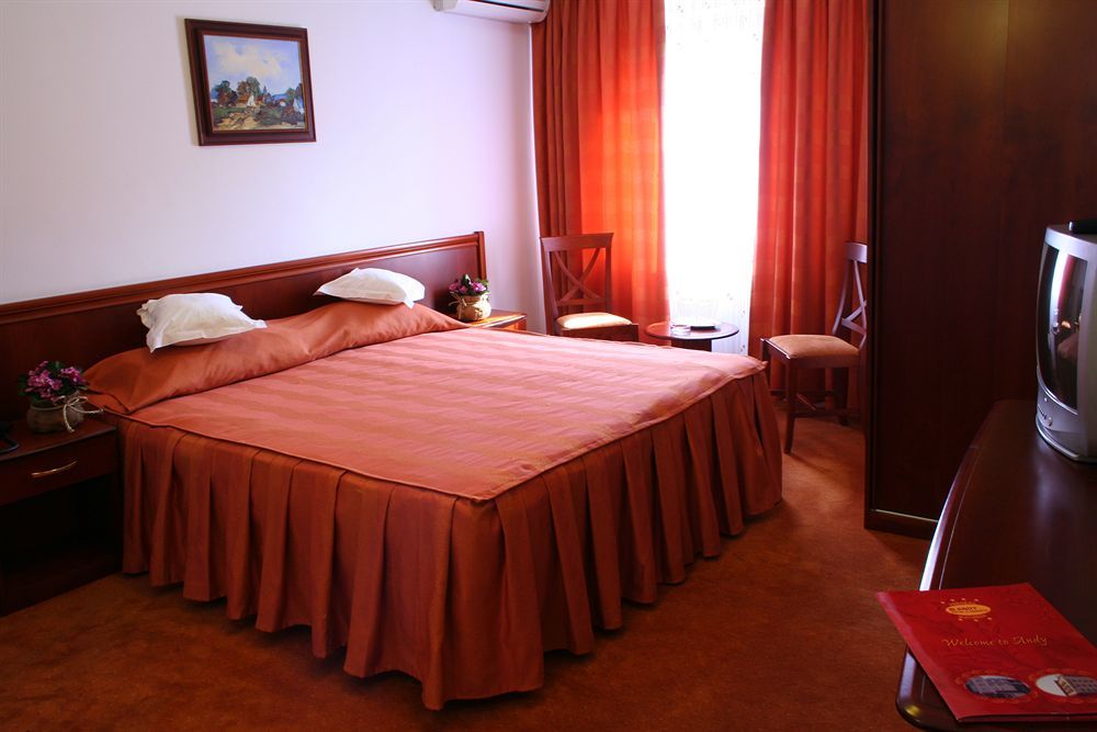 Hotel Reina Bükreş Dış mekan fotoğraf