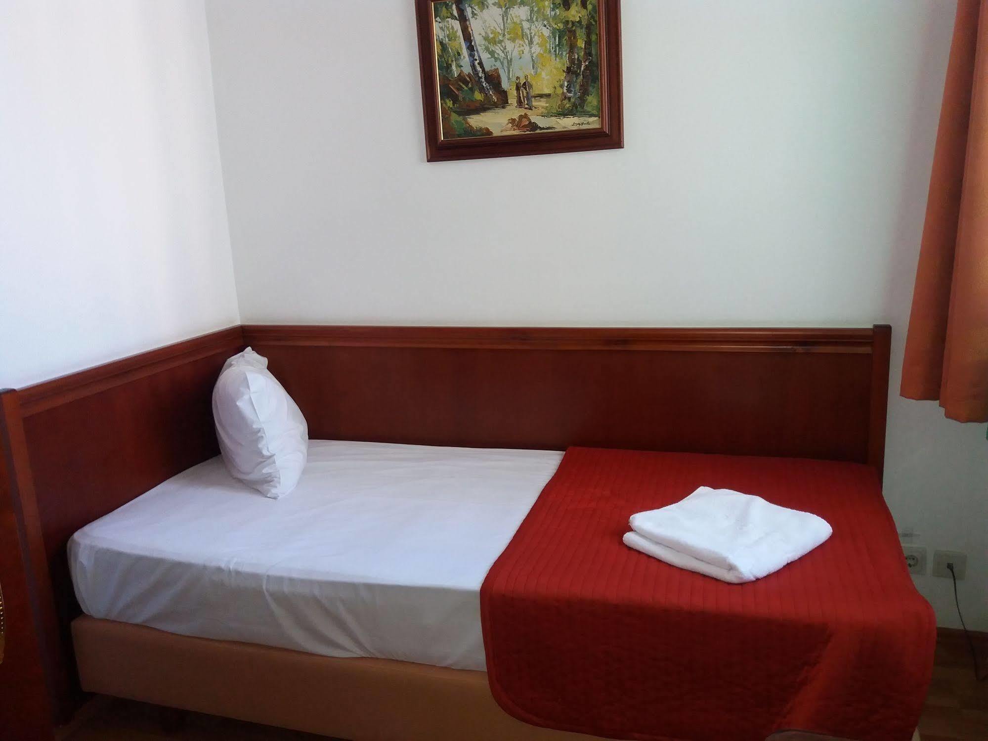 Hotel Reina Bükreş Dış mekan fotoğraf